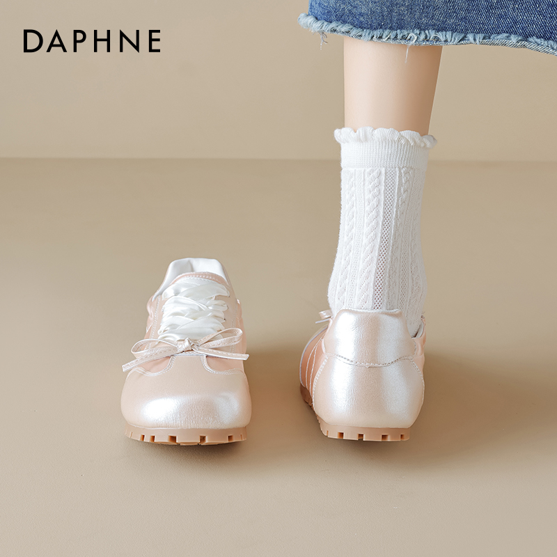 达芙妮粉色芭蕾德训鞋女2026春季新款多巴胺帆布鞋缎面休闲小白鞋主图