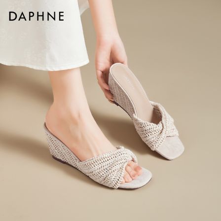 达芙妮高跟凉鞋女款2026春季新款法式配裙子绝美外穿编织坡跟拖鞋