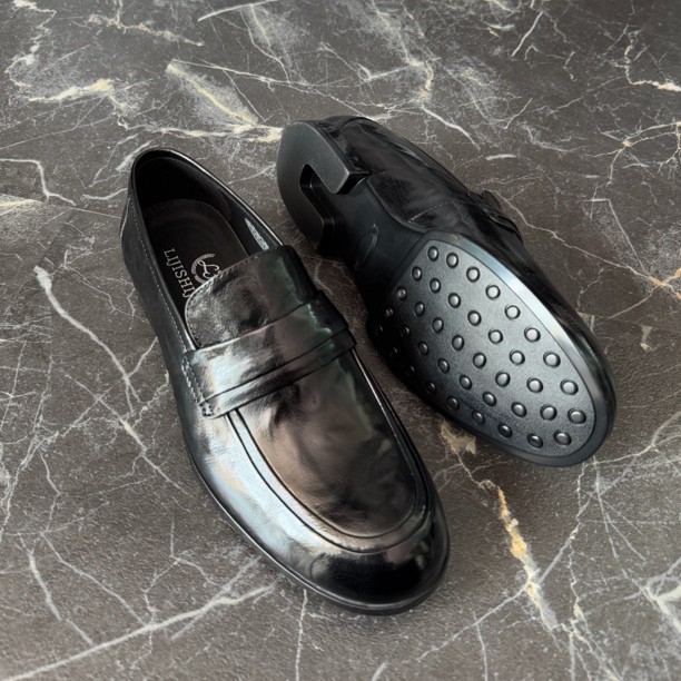 小雨男装｜首展新款男士牛皮纹理感商务休闲皮鞋主图