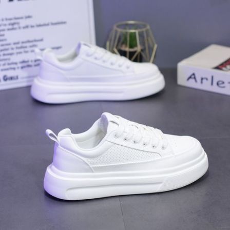 春季新款男士打孔透气小白鞋轻奢厚底增高百搭休闲鞋轻便运动板鞋