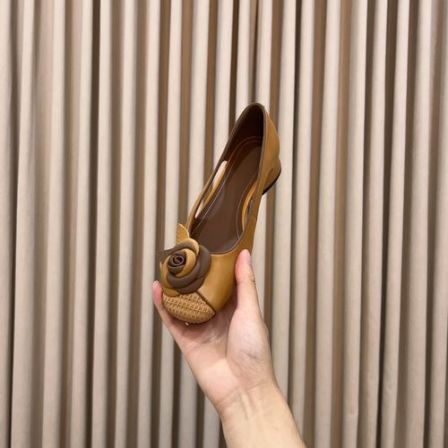 2026春季【羊皮】女士真皮花朵时尚复古浅口3CM粗跟时装凉鞋W815