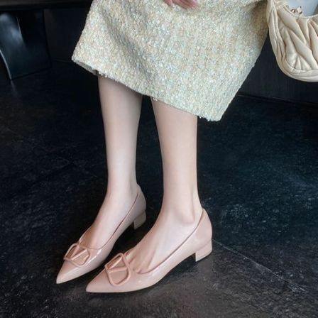 明星同款~V扣法式尖头粗跟单鞋女漆皮浅口鞋包头中跟平底鞋女单鞋