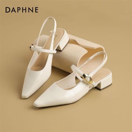 达芙妮法式气质包头凉鞋女2026春夏百搭粗跟尖头一字扣玛丽珍单鞋