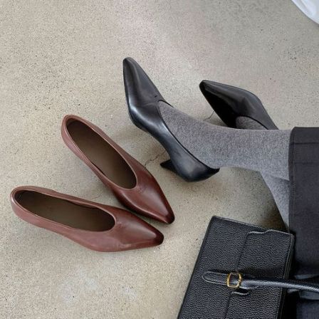 粗跟浅口单鞋通勤韩版羊皮法式中跟女尖头2026年新款平底