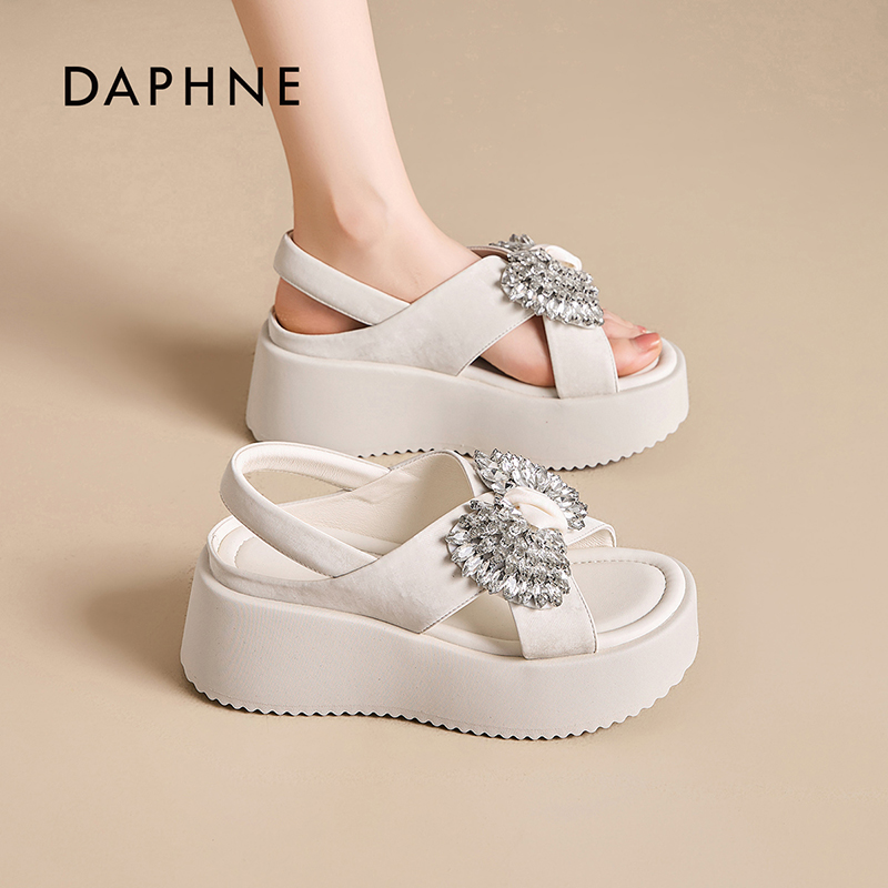 达芙妮蝴蝶结时尚休闲凉鞋2026夏季新款百搭厚底女士沙滩凉拖鞋S主图