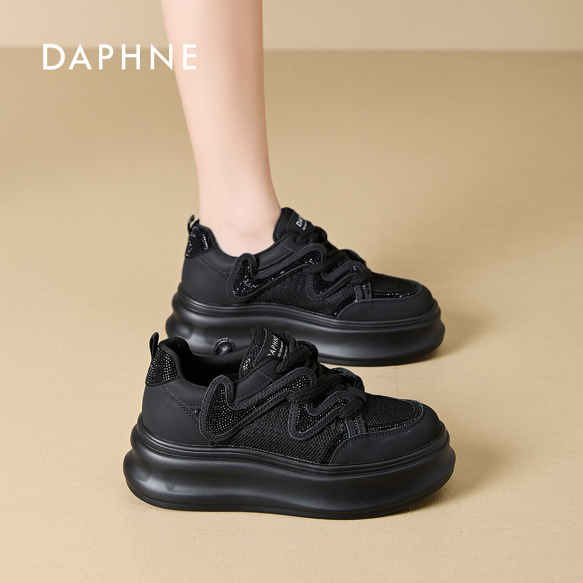达芙妮黑色水钻小个子板鞋2026新款厚底女鞋增高软底运动休闲鞋S 主图