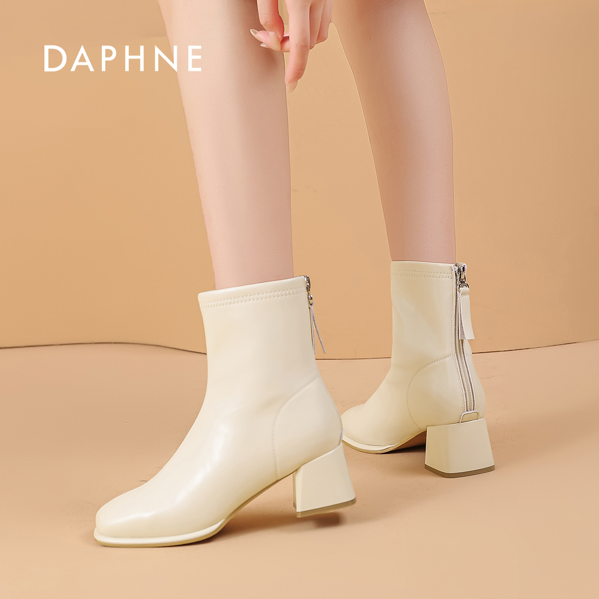 达芙妮洋气马丁靴女2026秋冬季新款厚底增高短筒靴百搭显瘦女靴S 主图