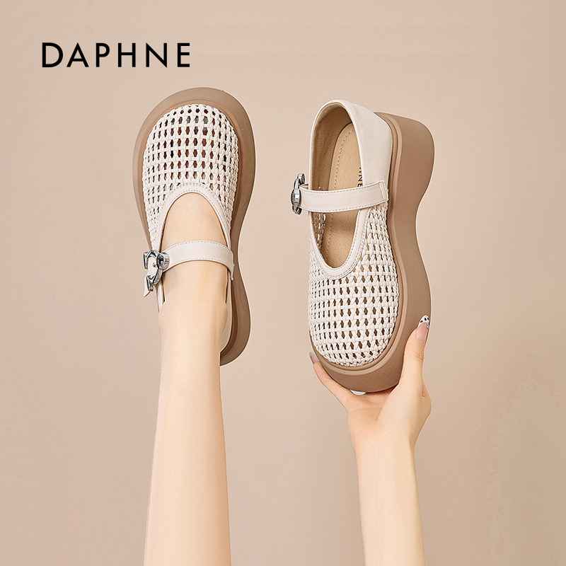 达芙妮久穿不累小众不撞款凉鞋女2026新款时尚镂空设计感休闲鞋S 主图