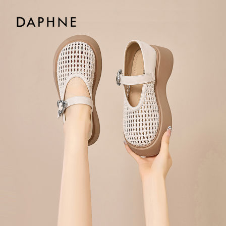 达芙妮久穿不累小众不撞款凉鞋女2026新款时尚镂空设计感休闲鞋S 