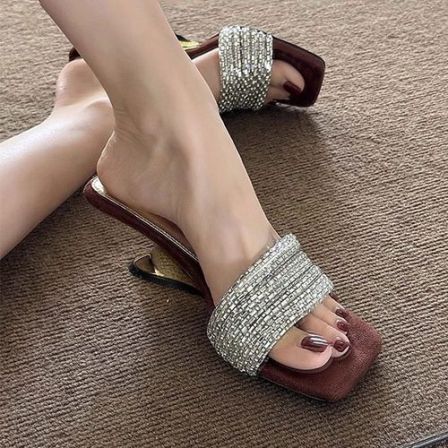 真皮时尚气质水钻棕色高跟凉鞋2025新款通勤轻便仙女凉拖鞋外穿鞋