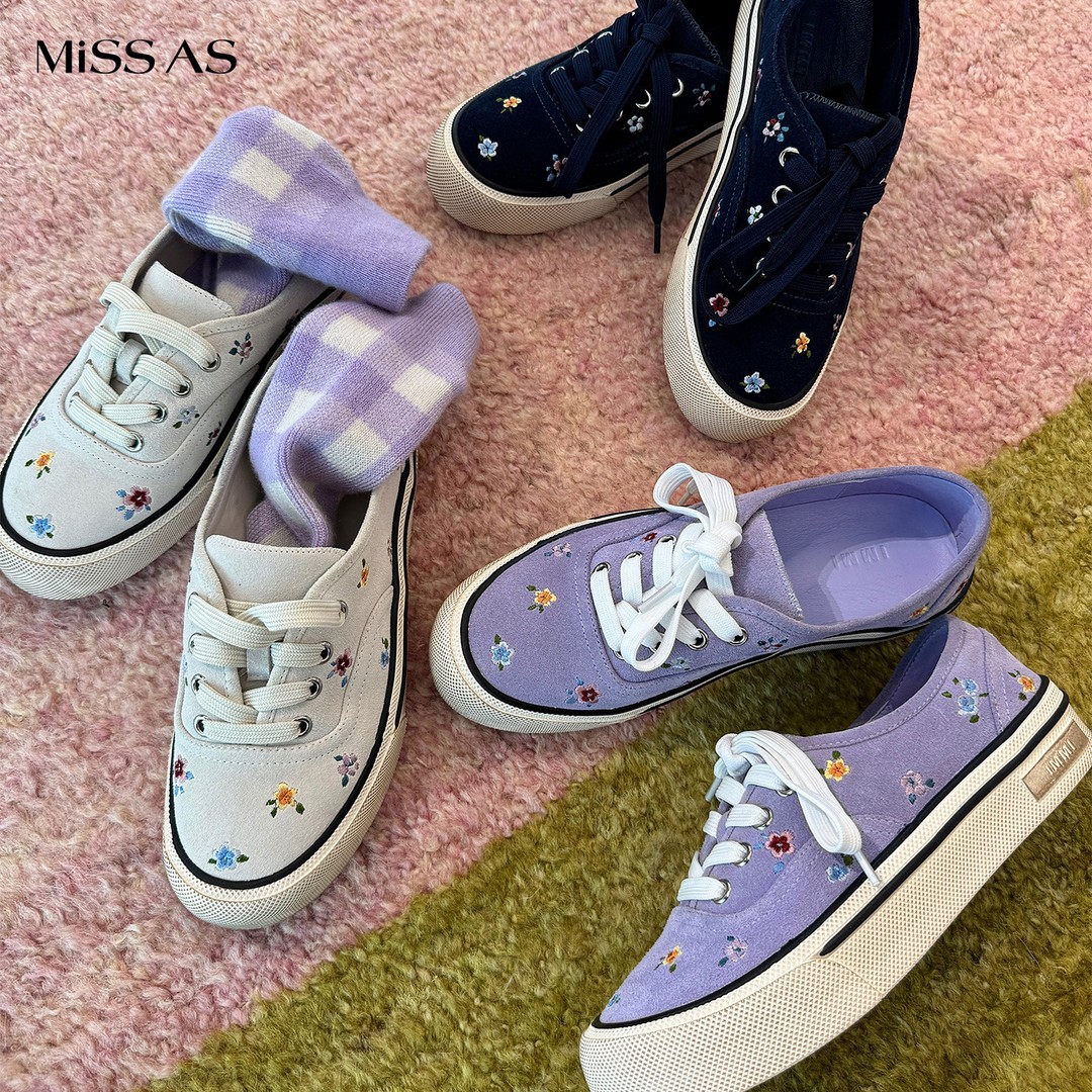 【IMMI】百搭绒面绣花贴钻帆布平底休闲鞋女25秋冬主图