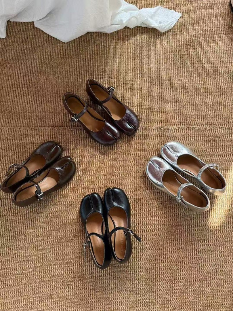 ONEXH·2026年早春时髦精百搭分趾鞋女复古一字带浅口猪蹄鞋单鞋主图