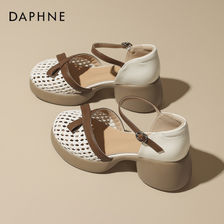 达芙妮镂空包头一字带凉鞋女2026夏季新款时尚单鞋百搭粗跟凉拖S