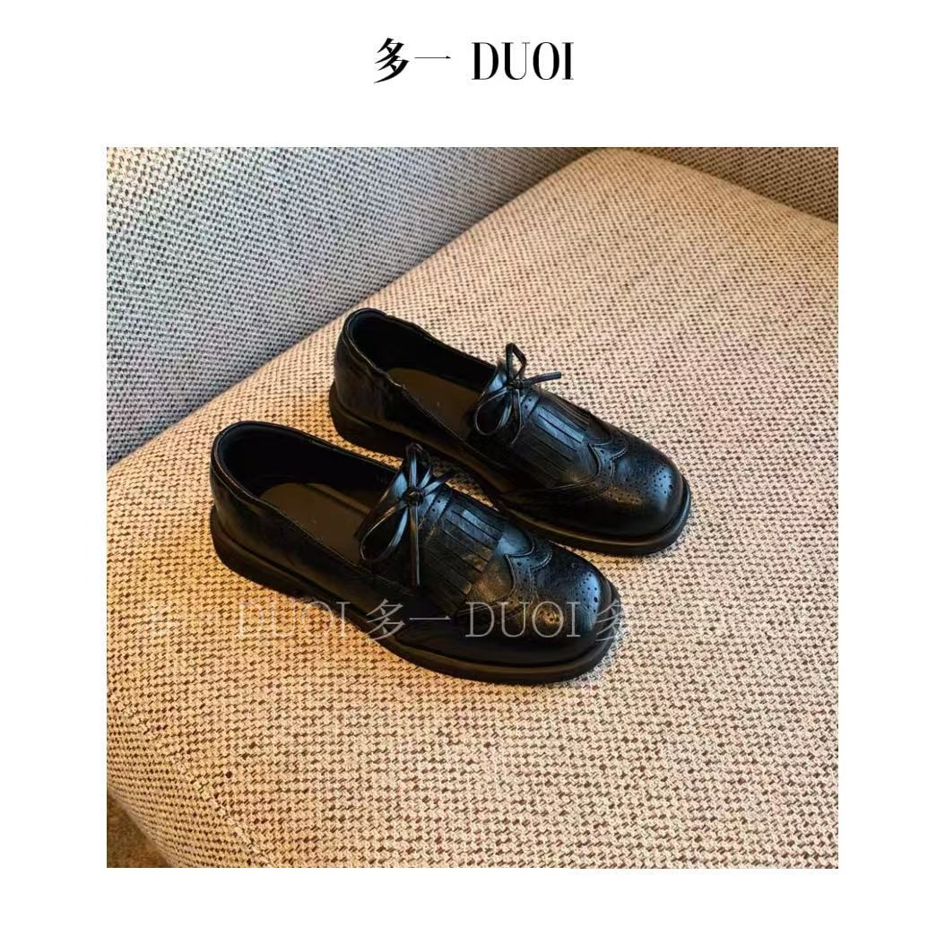 多一“英伦流苏”2026新款一脚蹬雕花流苏复古英伦风纯色休闲鞋主图