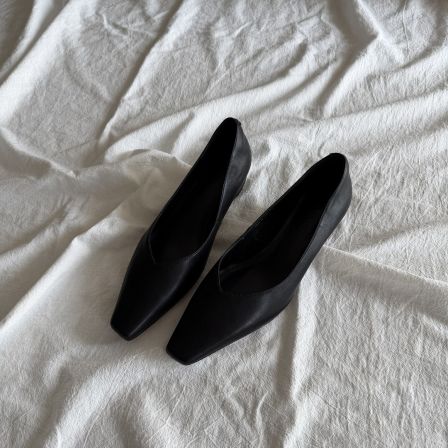 YDD/2026年新款职场极简温柔风复古V口方头内增高百搭小单鞋/7034