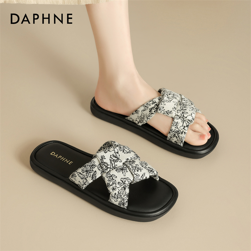 达芙妮新中式平底一字拖鞋女2026夏季新款露趾外穿编织刺绣凉鞋S 主图