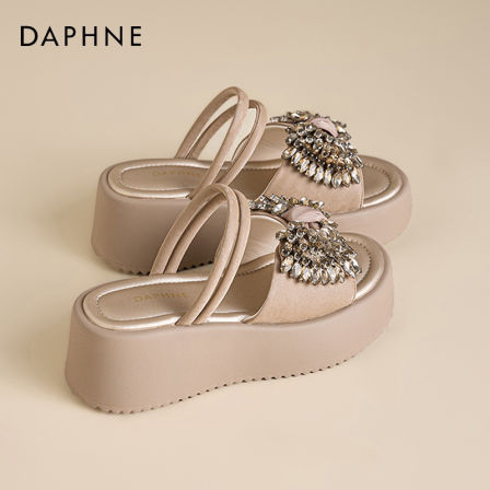 达芙妮2026夏季新款凉鞋水钻蝴蝶结厚底凉拖鞋沙滩外穿一字拖女S