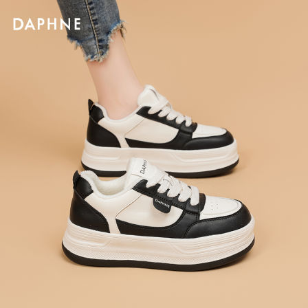 达芙妮休闲皮面板鞋冬季新款2026洋气加绒厚底增高保暖小白鞋女S 