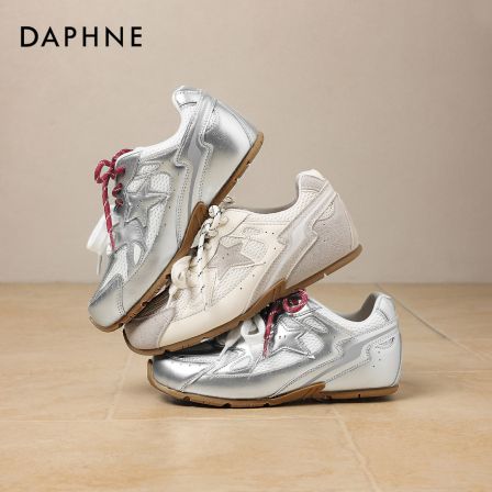 【宋茜代言】达芙妮春季复古新款千金风软底舒适百搭休闲平底德训鞋