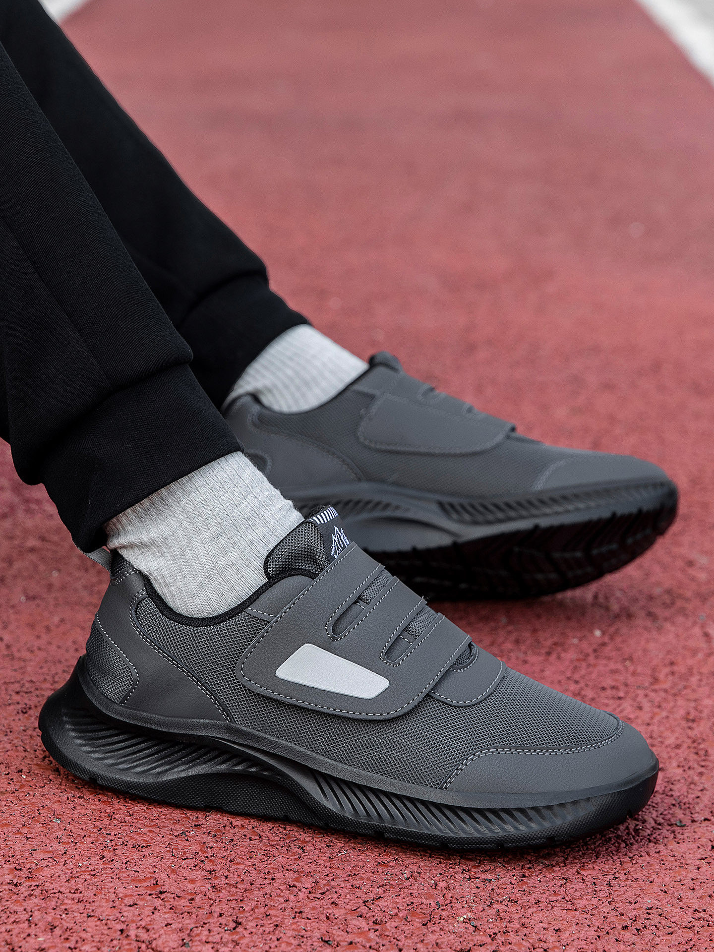 张凯丽老人鞋男防滑软底2026新款春季爸爸鞋中老年舒适男士运动鞋主图