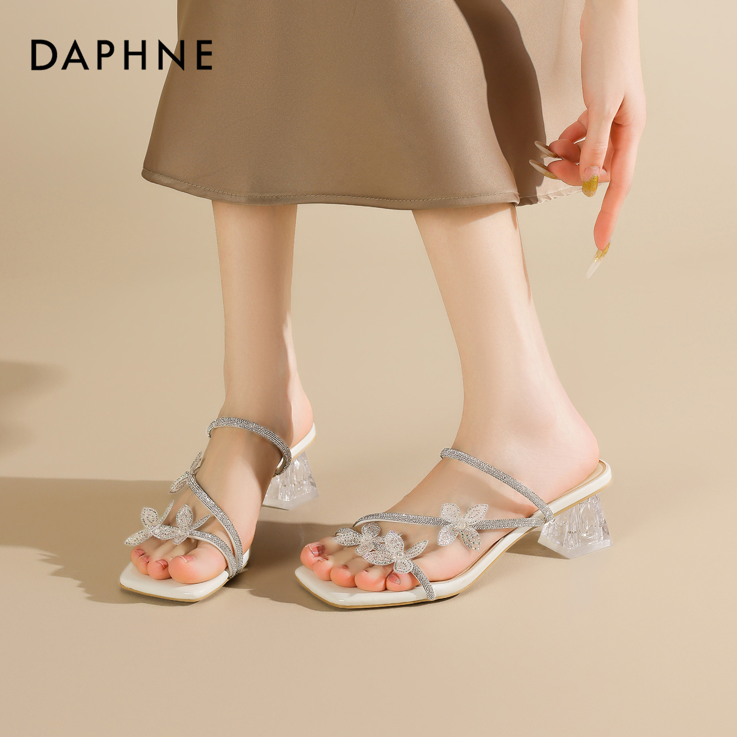 达芙妮气质夏季中跟时尚百搭外穿粗跟仙女风法式网红一字带凉鞋主图