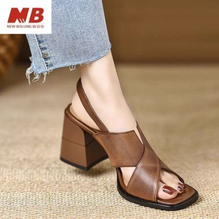 新百伦【奥莱撤柜】头层牛皮2025新款方头漏趾洋气日常软底粗跟高