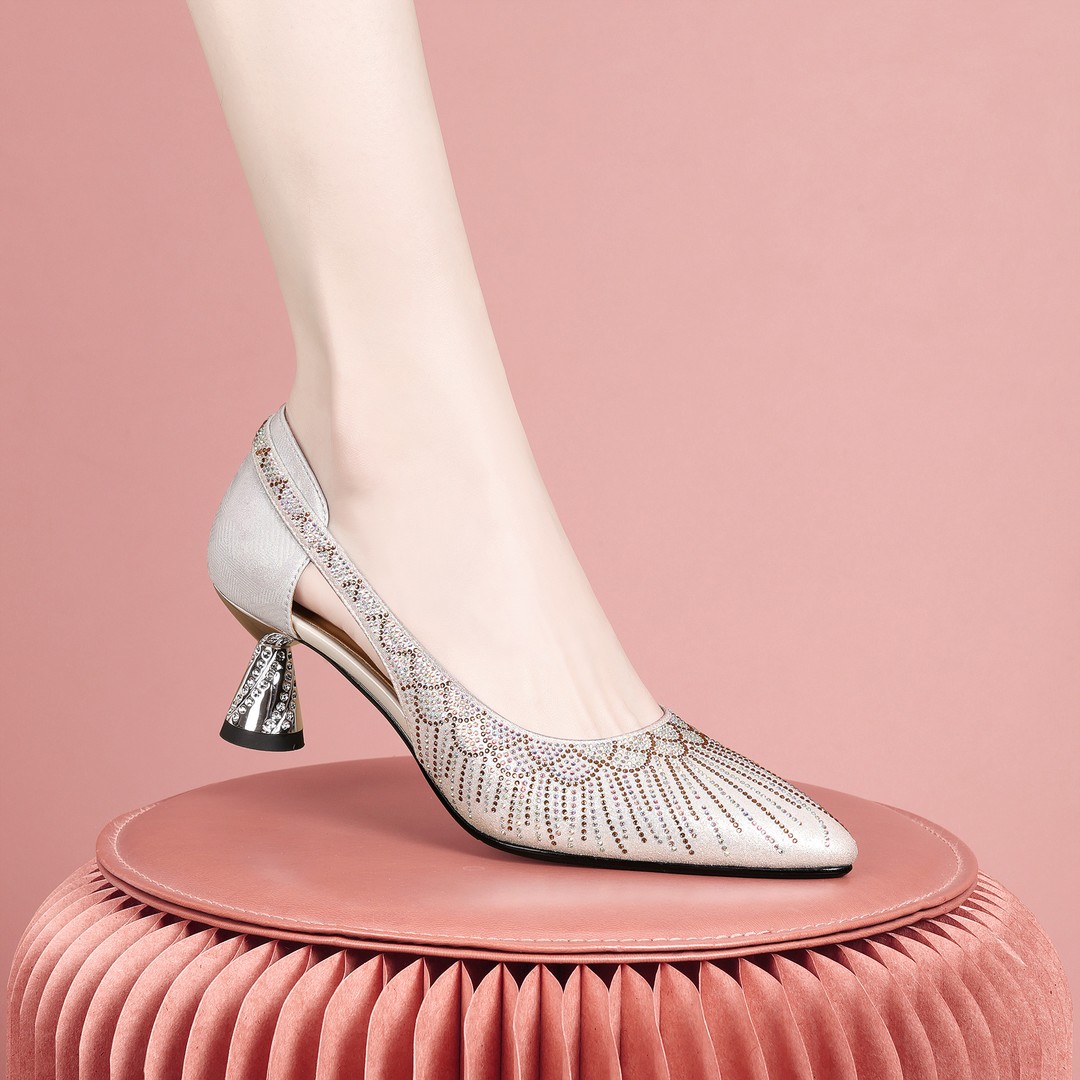 梵芮诗2026水钻优雅浅口中空春秋新款淑女单鞋-J2608主图