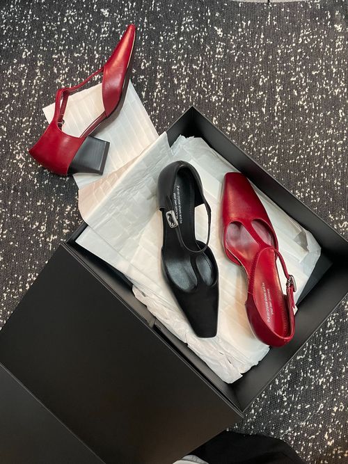 7040/跺脚入/进口胎牛皮粗跟气质红色单鞋主图