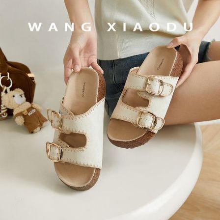 【王小毒】勃肯风格●增高4cm~复古绒面厚底一字拖鞋女外穿双排扣