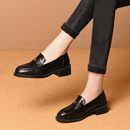 头层羊皮山茶花真皮圆头乐福鞋女春秋新款平底英伦风一脚蹬小皮鞋