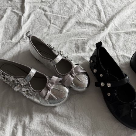 YDD/2026年新款一眼沦陷甜美风水钻花朵蝴蝶结一字带平底鞋/7057