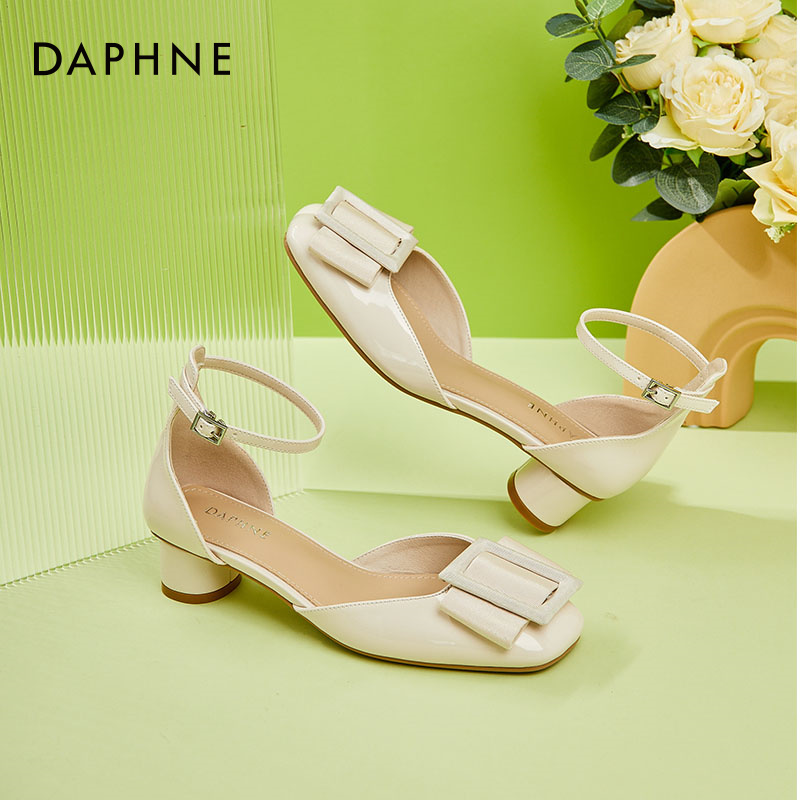 达芙妮宋茜代言包头包跟凉鞋夏季2025年新款粗跟一字带方头晚晚风主图