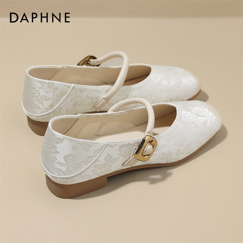 达芙妮单鞋女2025秋冬新款粗搭复古浅口仙女风温柔尖头平底鞋子女主图