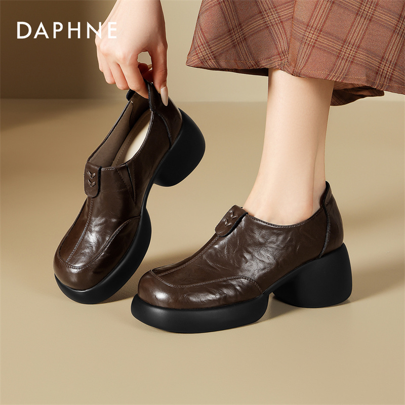 达芙妮百搭时尚粗跟乐福鞋女增高深口单鞋2026年新款英伦风小皮鞋主图