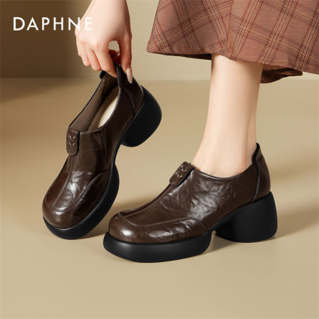 达芙妮百搭时尚粗跟乐福鞋女增高深口单鞋2026年新款英伦风小皮鞋