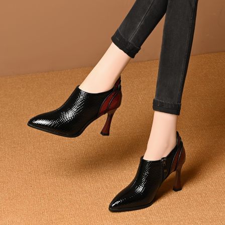 头层牛皮尖头深口单鞋女2026春秋拼色漆皮压花粗跟真皮气质高跟鞋