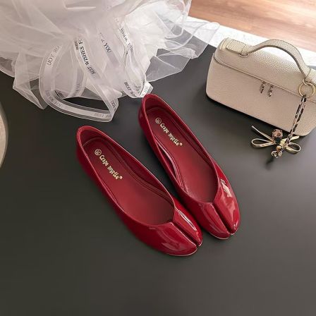 【分趾鞋】新款纯色网红平底分趾浅口漆皮鞋X1202