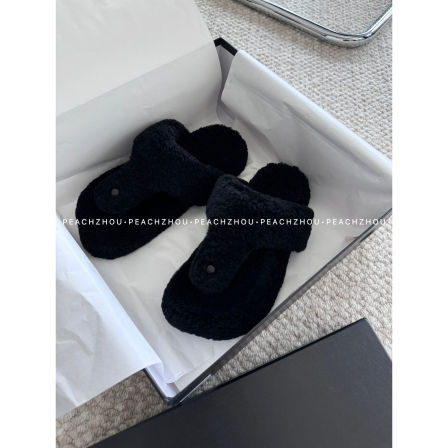 『PEACHZHOU』羊皮毛一体平底外穿人字拖休闲高级感夹脚毛拖鞋