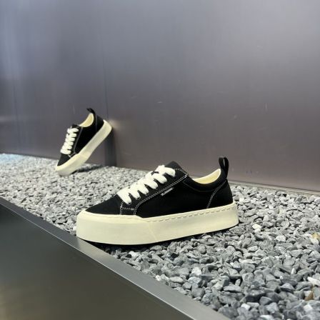 2026春夏新款时尚休闲韩版帆布系带软底软面超轻百搭透气运动板鞋