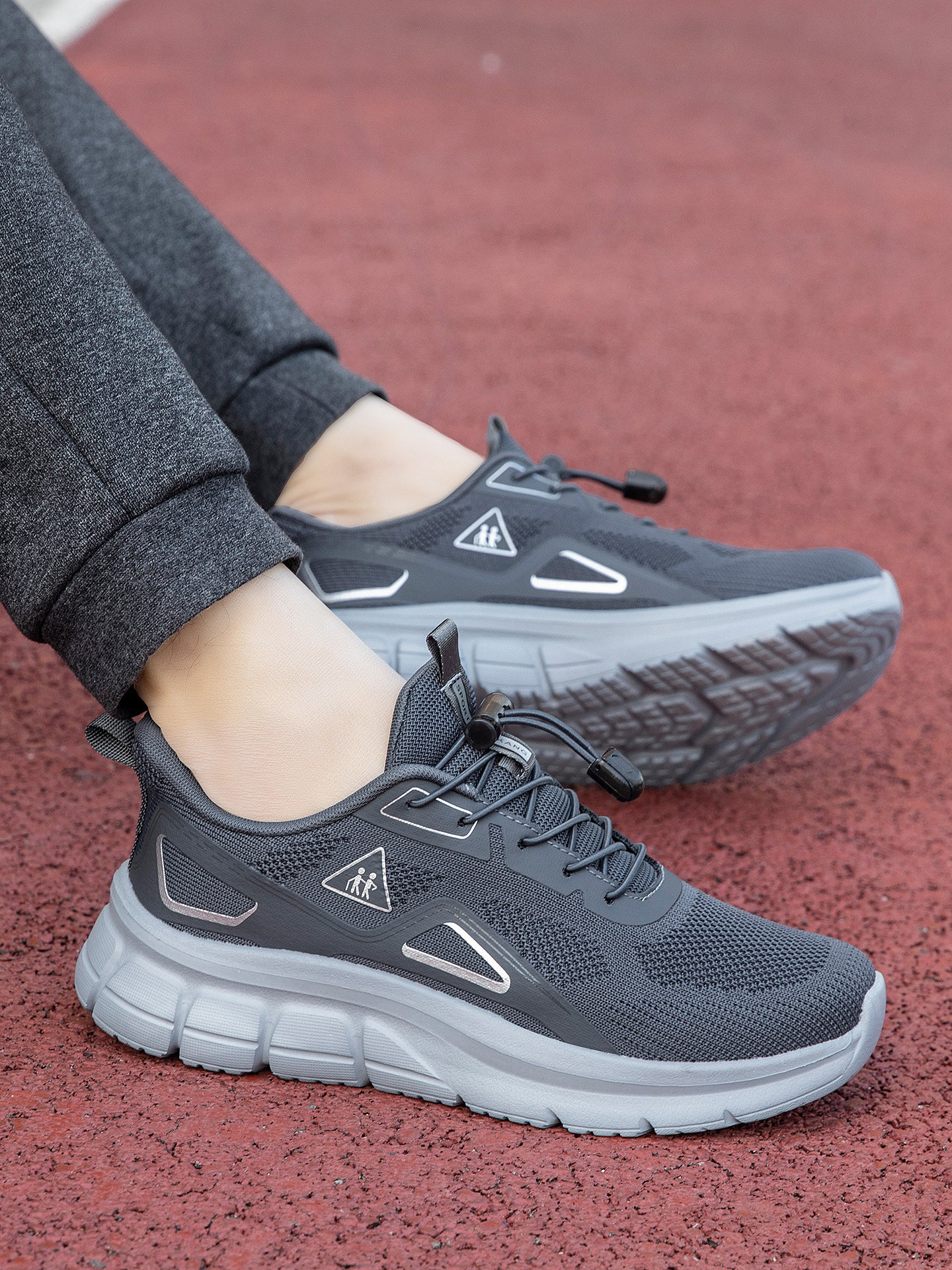 张凯丽老人鞋子男鞋2026新款春季爸爸鞋中老年舒适健步休闲运动鞋主图