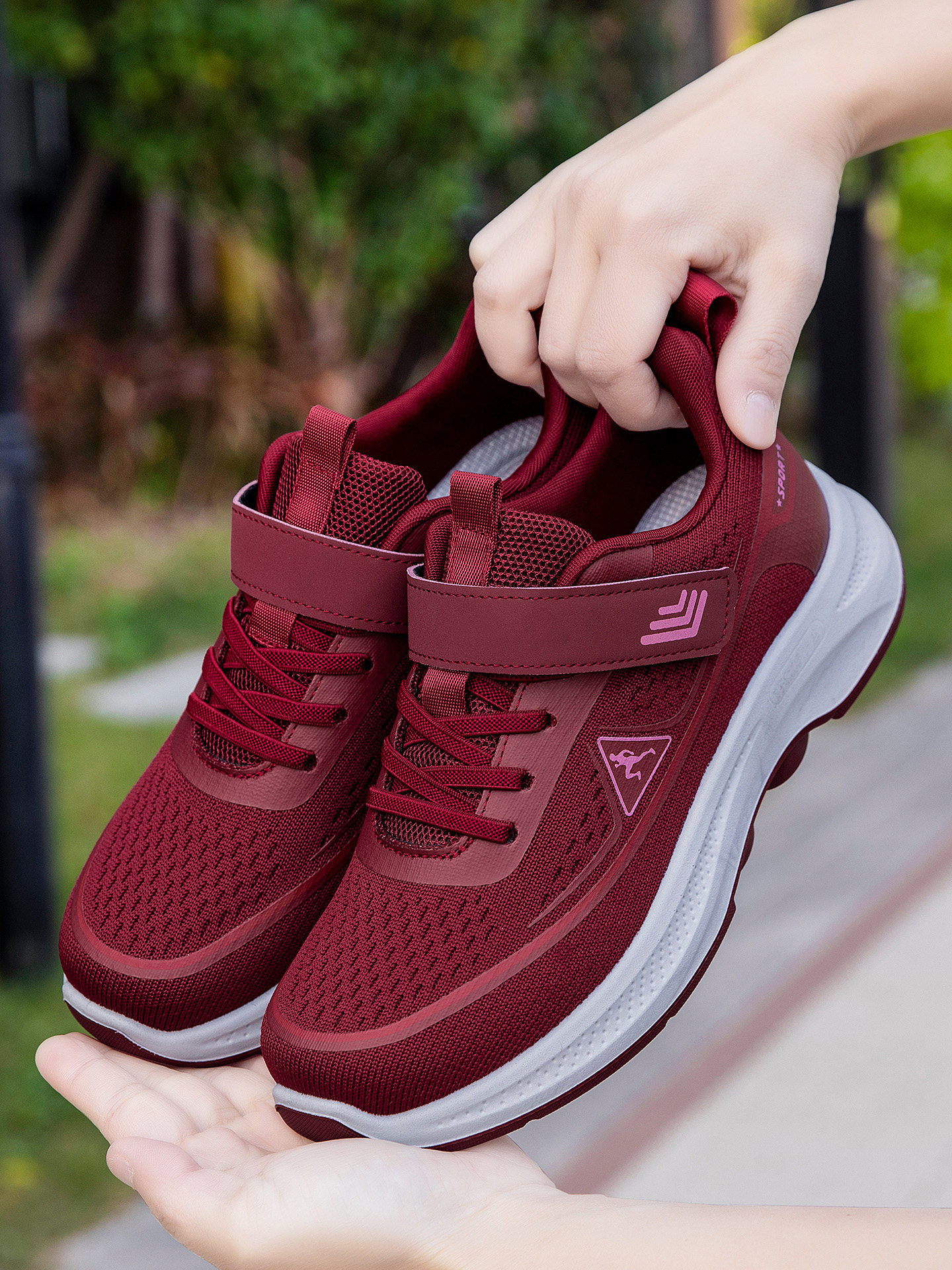 张凯丽女士运动鞋2026新款宽脚妈妈鞋中老年舒适不累脚老人健步鞋主图