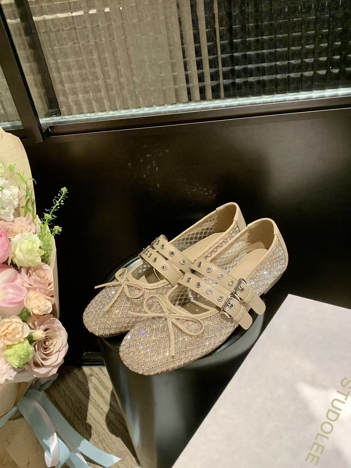 葡萄妈studiolee 闪闪镂空网面蝴蝶结双扣带芭蕾鞋早春漂亮单鞋女主图