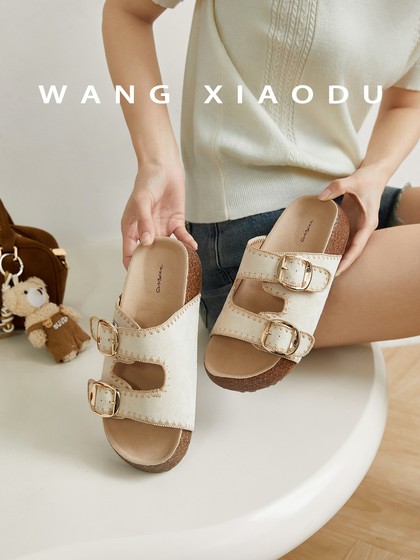 【王小毒】勃肯风格●增高4cm~复古绒面厚底一字拖鞋女外穿双排扣主图