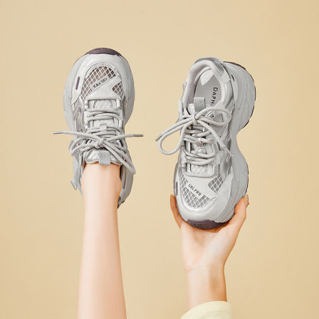 达芙妮厚底休闲凉鞋女2026新款春季网面透气运动溯溪鞋银色老爹鞋