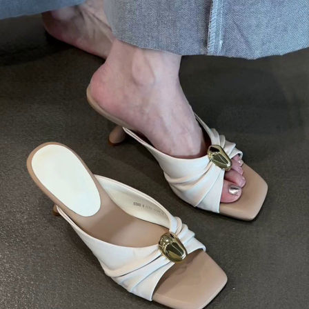 羊皮版~仙女风气质高跟凉鞋女夏季外穿褶皱金属扣一字凉拖鞋