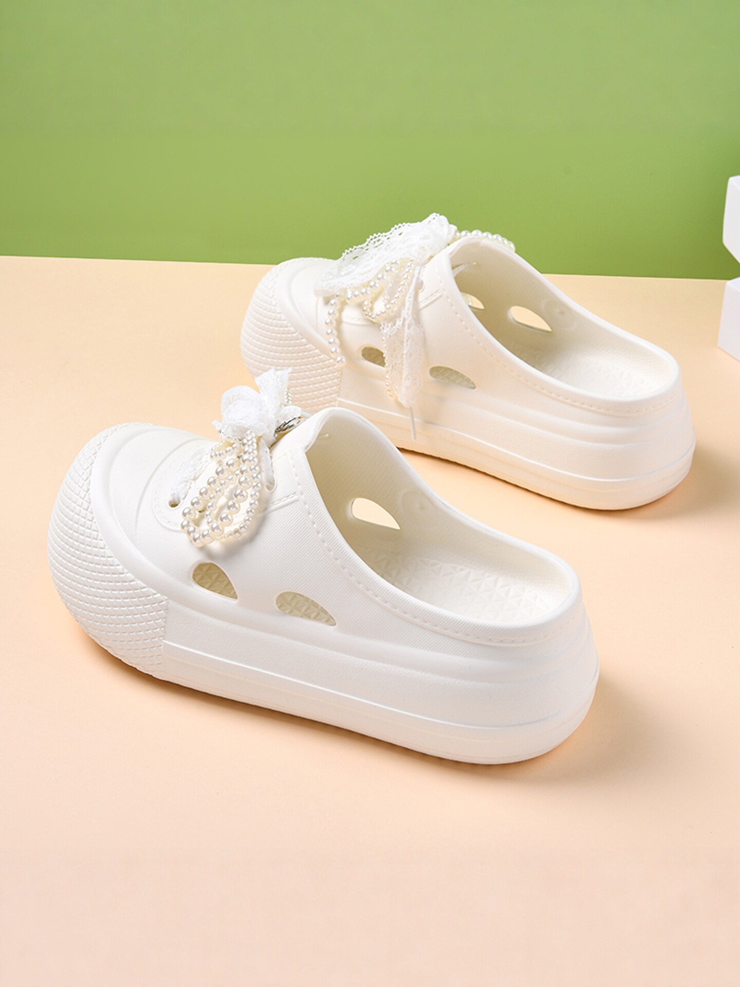 厚底洞洞鞋女款2026新款夏季外穿网红超火居家室内沙滩运动凉拖鞋主图