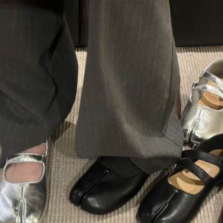 H55女鞋地下足袋2026春季新款简约浅口分趾一字扣小众玛丽珍单鞋