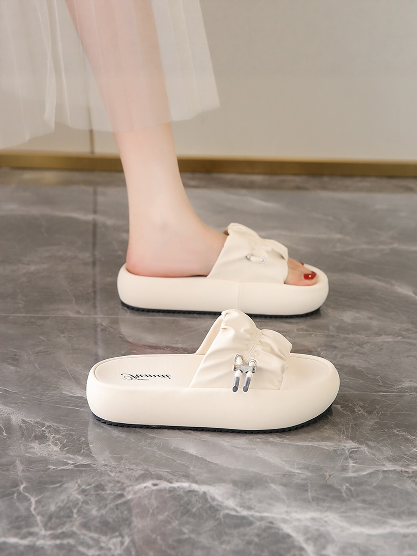 拖鞋女夏季外穿2026新款高级感法式绝美不累脚厚底海边沙滩凉拖鞋主图