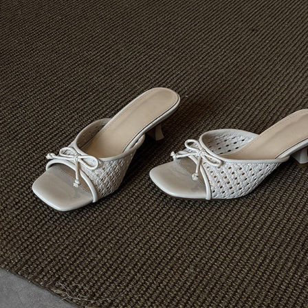 Wheat house ~！法式气质编织蝴蝶结一字拖鞋女方头配裙粗跟凉拖