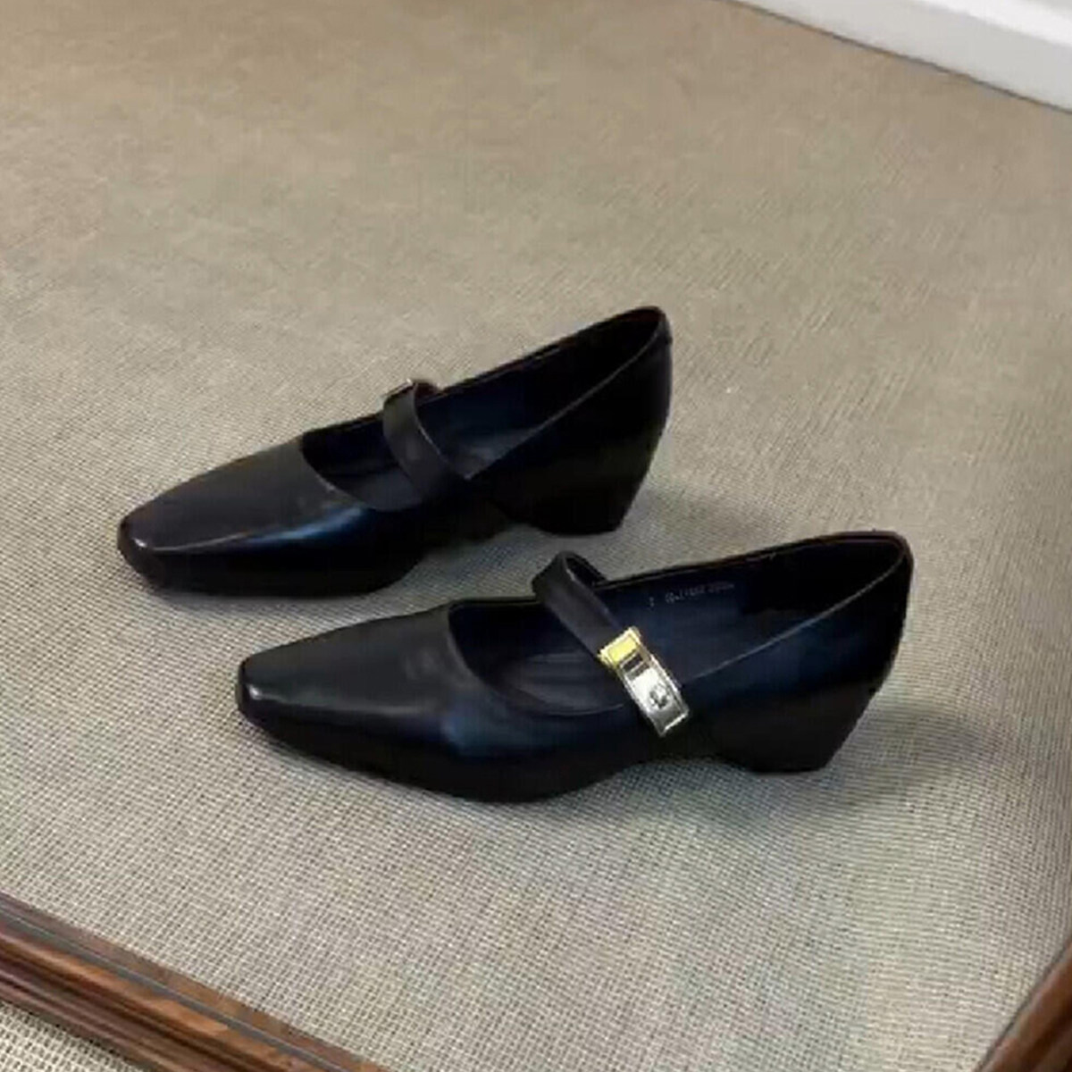 羊皮版~黑色休闲金属扣一字带玛丽珍鞋女内增高简约方头复古单鞋主图